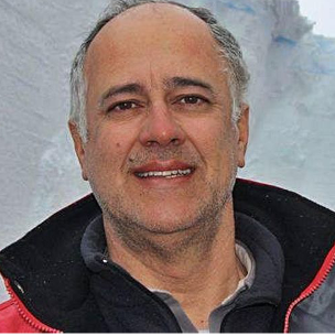 Dr. Melchor González Dávila